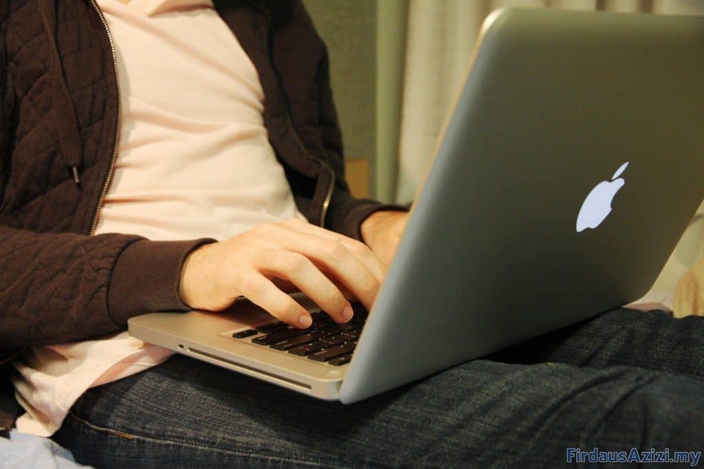 Penggunaan laptop di atas riba ada berbahaya dan mematikan sperma-sperma sekaligus menjadikan diri tidak subur